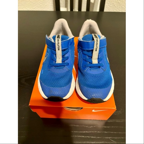 Little Boys Nike Revolution 5 Sneakers - Picture 2 of 7